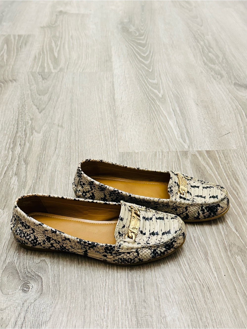Coach Women's Beige Patterned Leather Loafers with Gold Hardware size 5.5 - Picture 2 of 9